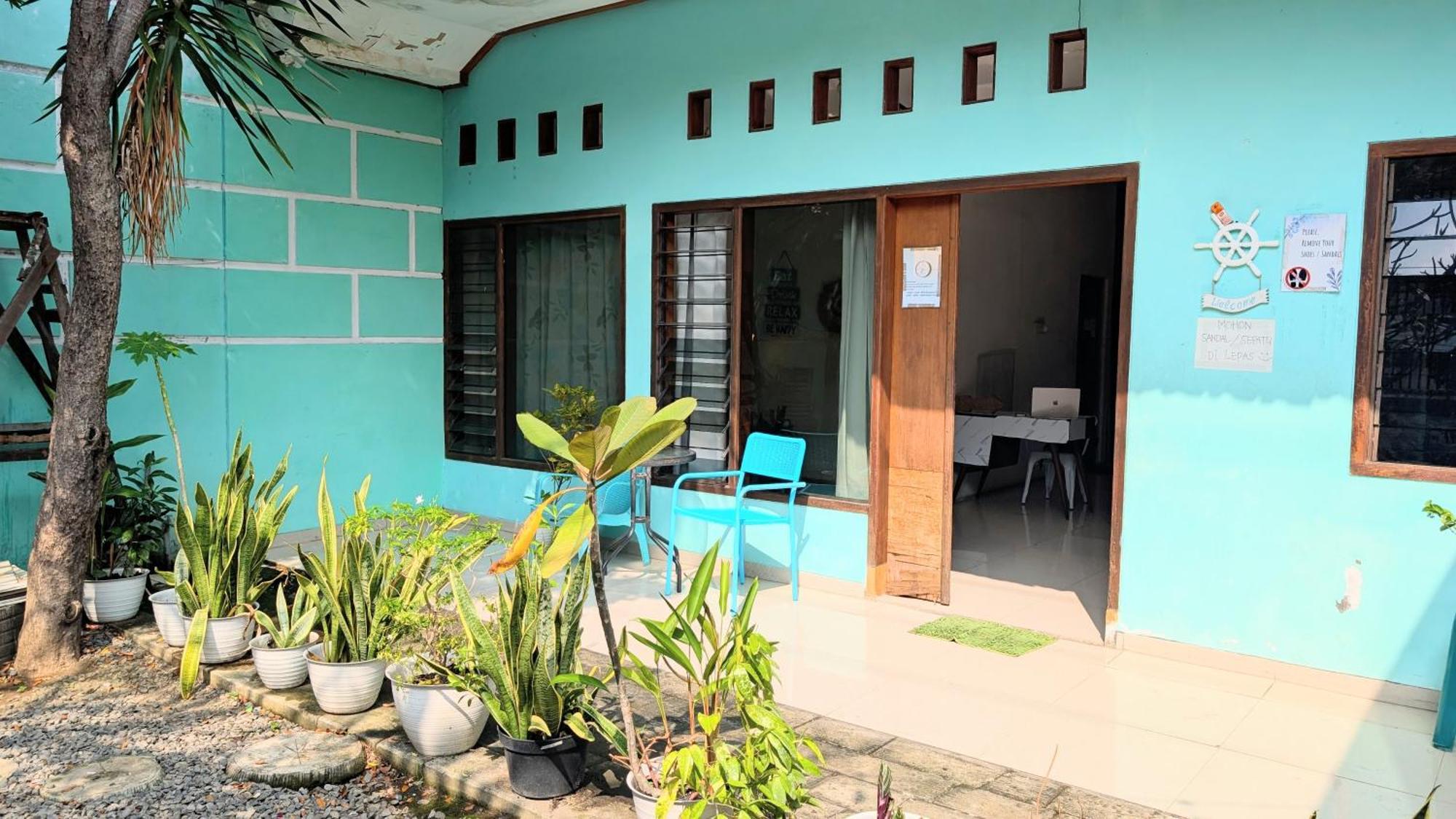 Homey Guesthouse Kertajaya Surabaya Exterior foto