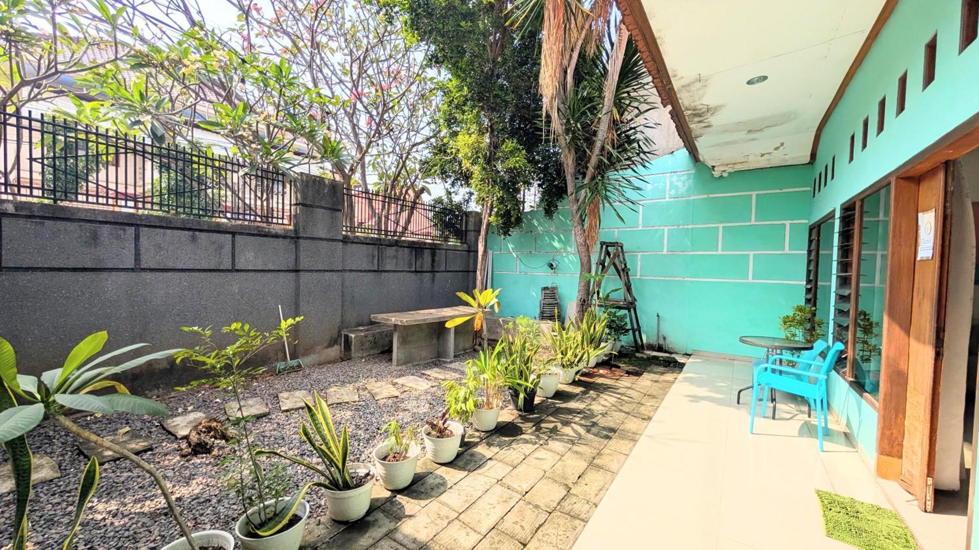 Homey Guesthouse Kertajaya Surabaya Exterior foto